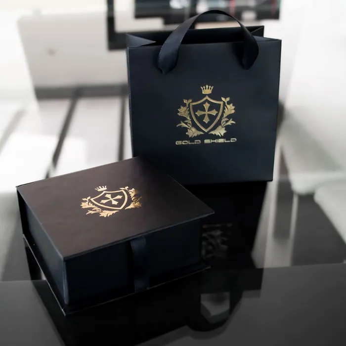Charm de pingino Dije de plata de pingino Gold Shield Charm Necklaces