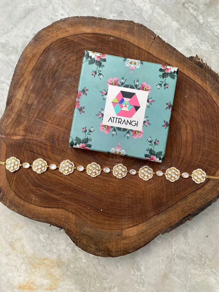 Attrangi Phool si Ek ladki sheeshband Earrings Attrangi Phool si Ek ladki sheeshband Earrings