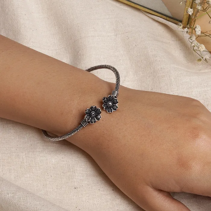 Bracelets Teejh Aastha Silver Oxidised Floral Bracelet Teejh