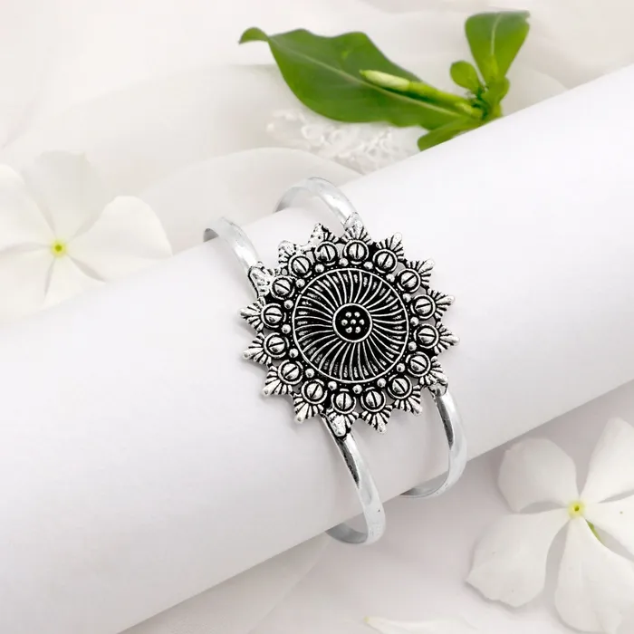 Earrings Teejh Kimaya Mandala Silver Oxidized Cuff