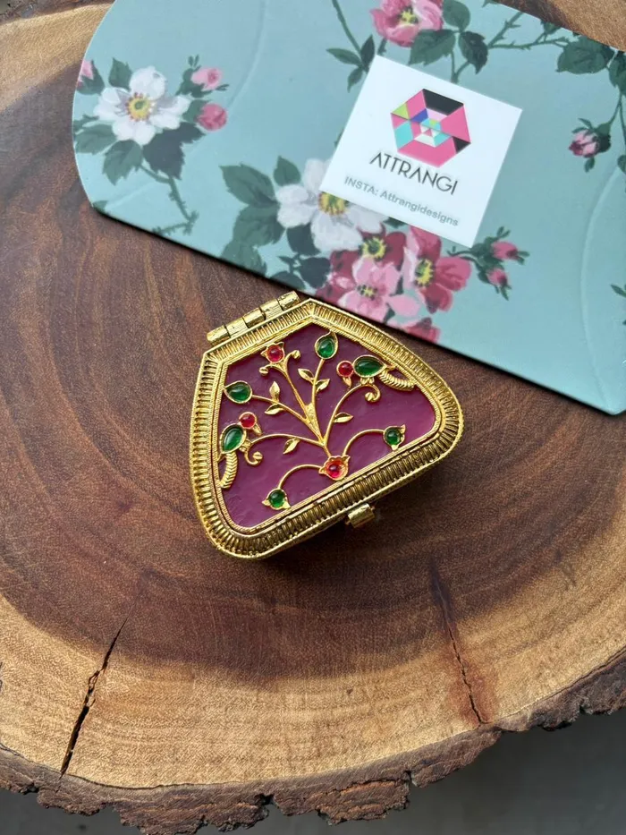 Holdali Offbeat Ginni Kumkum Gift Box Attrangi Necklaces Holdali Offbeat Ginni Kumkum Gift Box Attrangi Necklaces