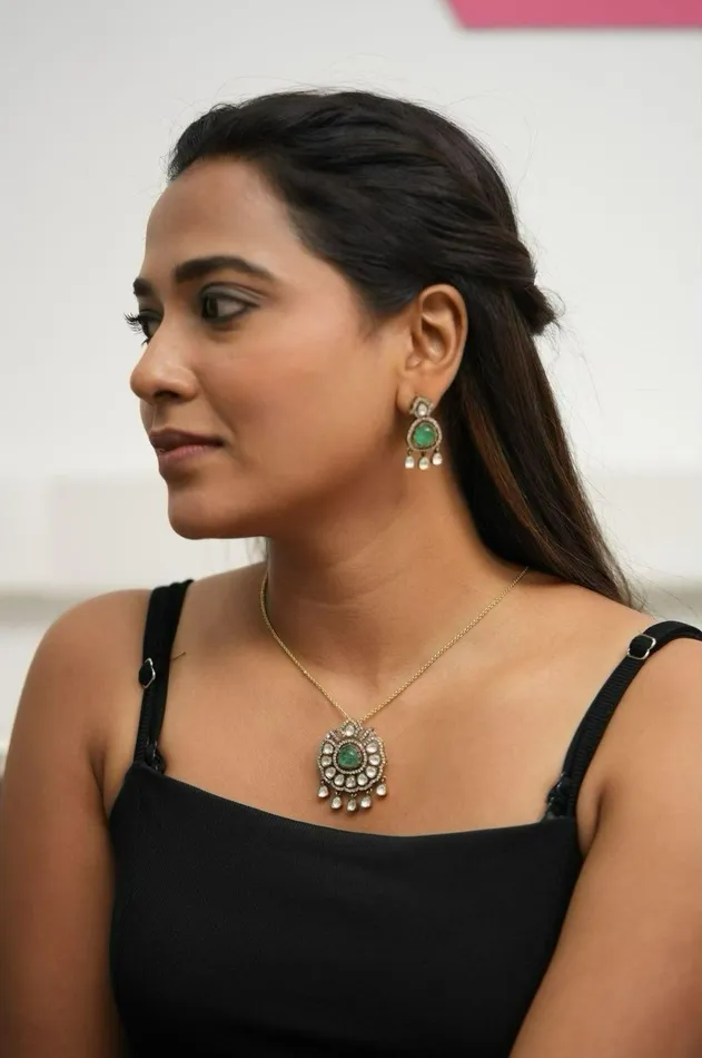 Necklaces Attrangi Eisha Polki Moissanite Pendant Set