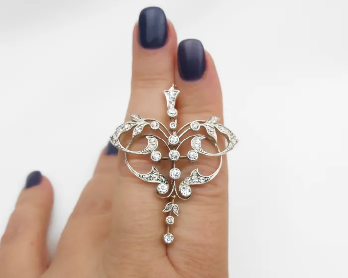 Necklaces Isadoras A Victorian Diamond PendantBrooch