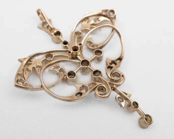 Necklaces Isadoras A Victorian Diamond PendantBrooch