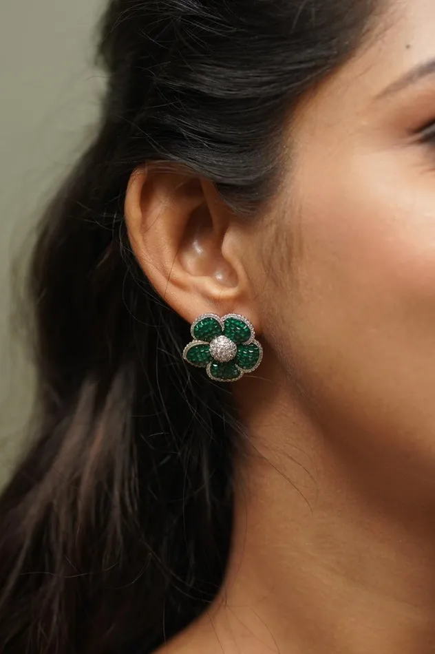 Rings attrangi Diana Outline Floral Diamond Studs Illusion Setting