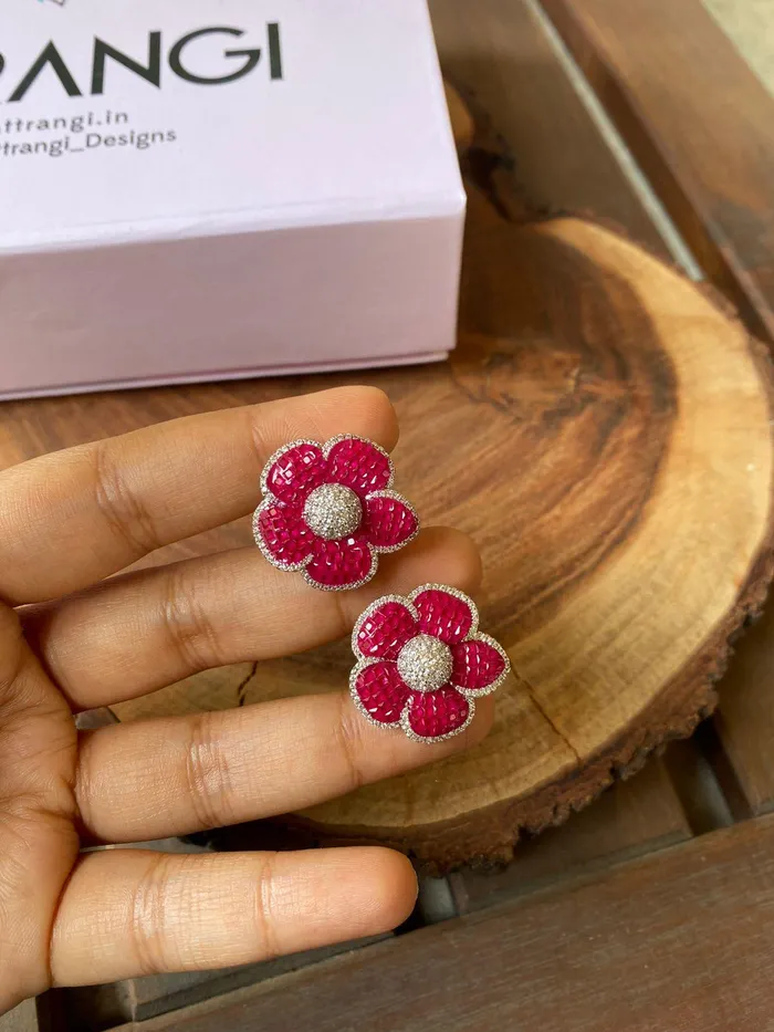 Rings attrangi Diana Outline Floral Diamond Studs Illusion Setting