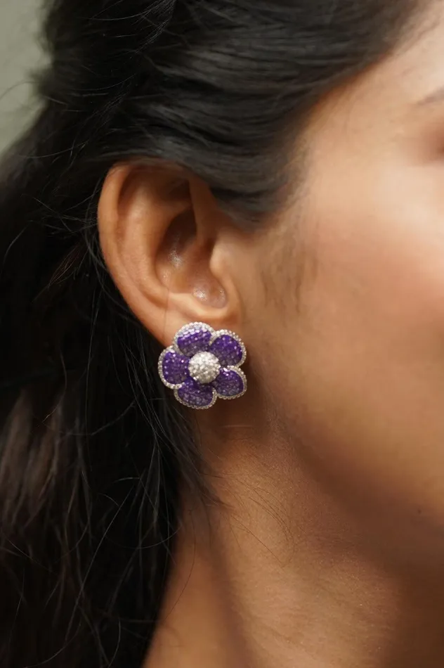 Rings attrangi Diana Outline Floral Diamond Studs Illusion Setting