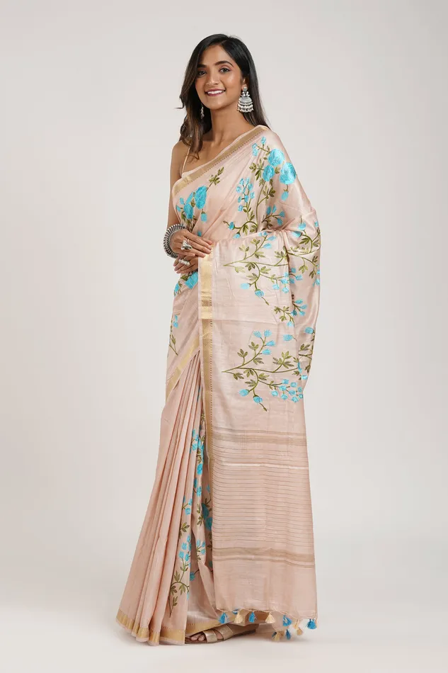 Teejh Gulrang Cream and Blue Silk Linen Saree with Blouse Piece Teejh Necklaces Teejh Gulrang Cream and Blue Silk Linen Saree with Blouse Piece Teejh Necklaces