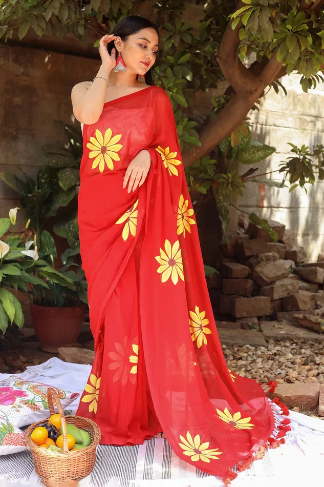Teejh Kusuma Red Mul Cotton Printed Saree Teejh Earrings