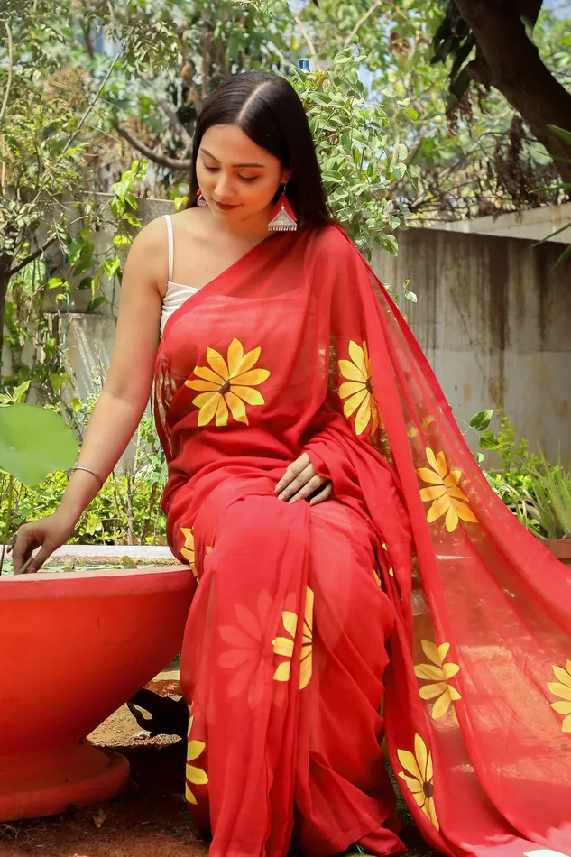 Teejh Kusuma Red Mul Cotton Printed Saree Teejh Earrings Teejh Kusuma Red Mul Cotton Printed Saree Teejh Earrings
