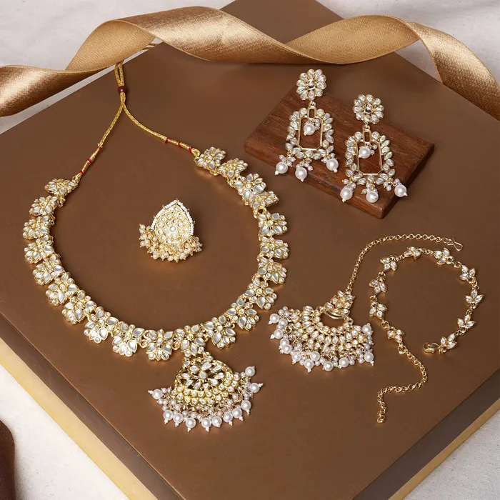 Teejh Teejh Nizamabad Gold Jewellery Gift Set Earrings