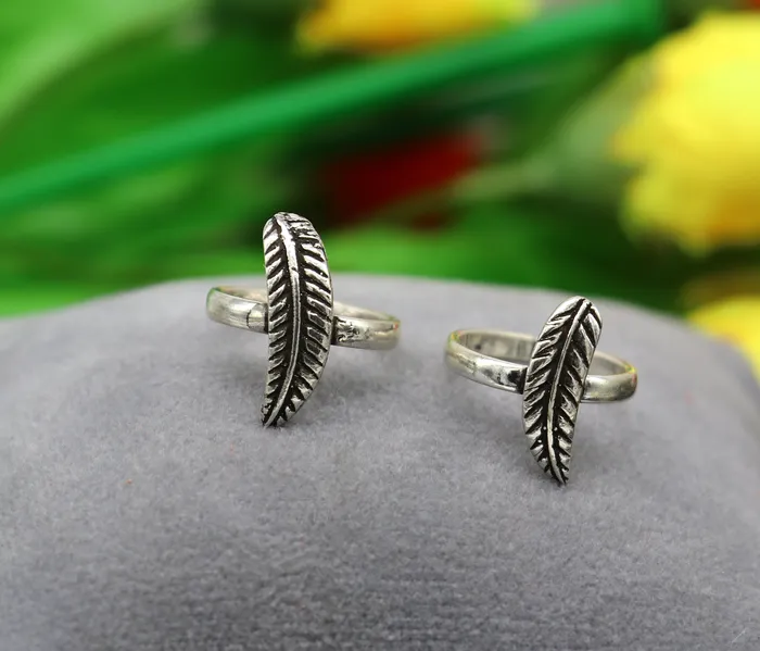 925 sterling silver amazing leaf design handmade toe ring toe band stylish modern womens brides jewelry india traditional jewelry ytr47 TribalOrnaments Rings