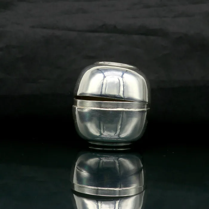 999 fine silver handmade gorgeous small Prasadam bowl or box trinket box container box brides Sindur box solid silver article sv187 TRIBAL ORNAMENTS Necklaces
