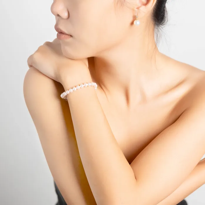 Bracelets Pearly Lustre Elegant 18K Solid Gold Akoya Pearl Bracelet KB00006