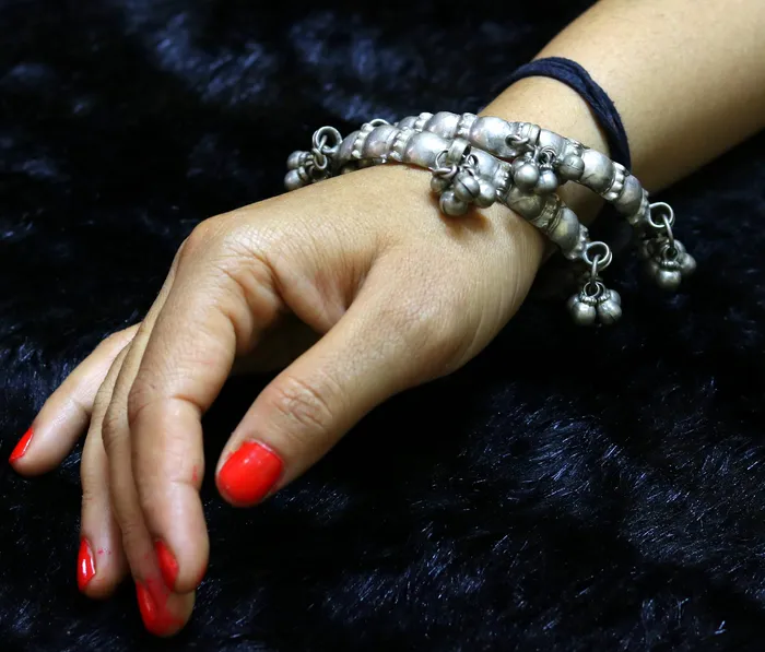Bracelets Rajasthan vintage antique solid silver old womens bangle bracelet fabulous handmade design with tiny bells ethnic jewelry TRIBAL ORNAMENTS Bracelets Rajasthan vintage antique solid silver old womens bangle bracelet fabulous handmade design with tiny bells ethnic jewelry TRIBAL ORNAMENTS