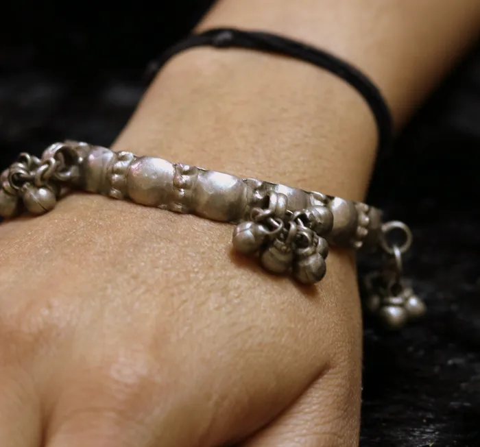 Bracelets Rajasthan vintage antique solid silver old womens bangle bracelet fabulous handmade design with tiny bells ethnic jewelry TRIBAL ORNAMENTS Bracelets Rajasthan vintage antique solid silver old womens bangle bracelet fabulous handmade design with tiny bells ethnic jewelry TRIBAL ORNAMENTS