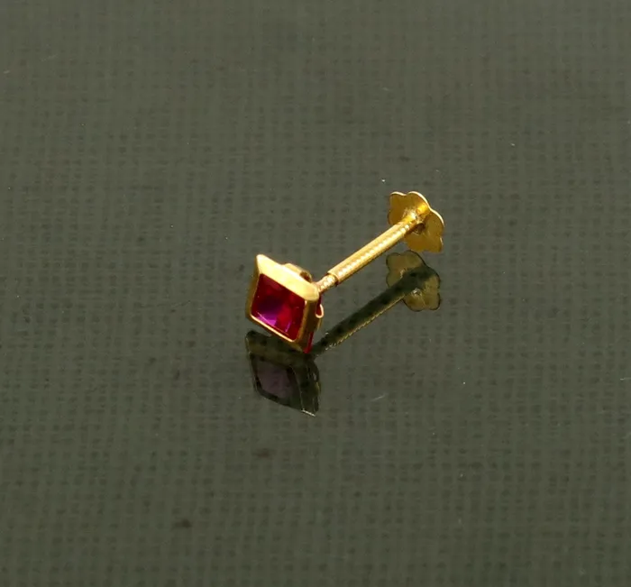 Earrings TRIBAL ORNAMENTS 3MM354mm single red stone 18kt yellow gold handmade square shape fabulous screw back stud earring or nose in unisex jewelry er122