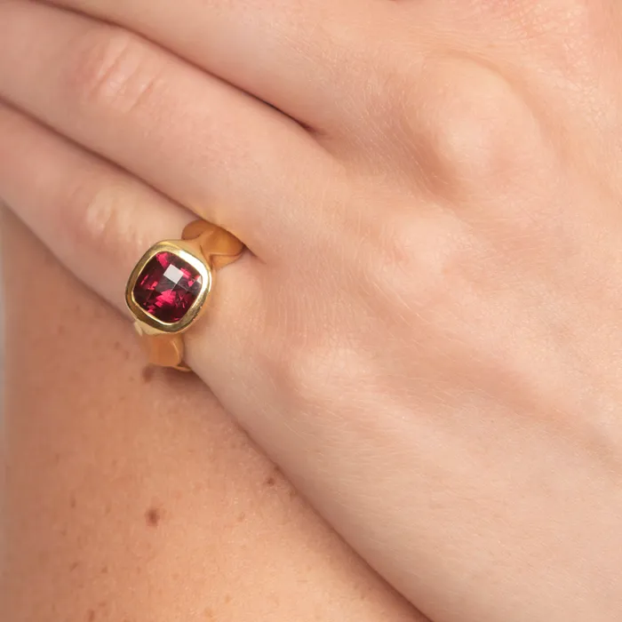Elizabeth Rand Rings PreOwned Elizabeth Rand Garnet Ring