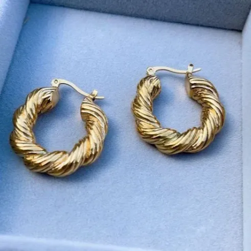 Jewelvers PreStyled Sets 18K GoldFilled Heavy Twisted Hoops Jewelvers PreStyled Sets 18K GoldFilled Heavy Twisted Hoops