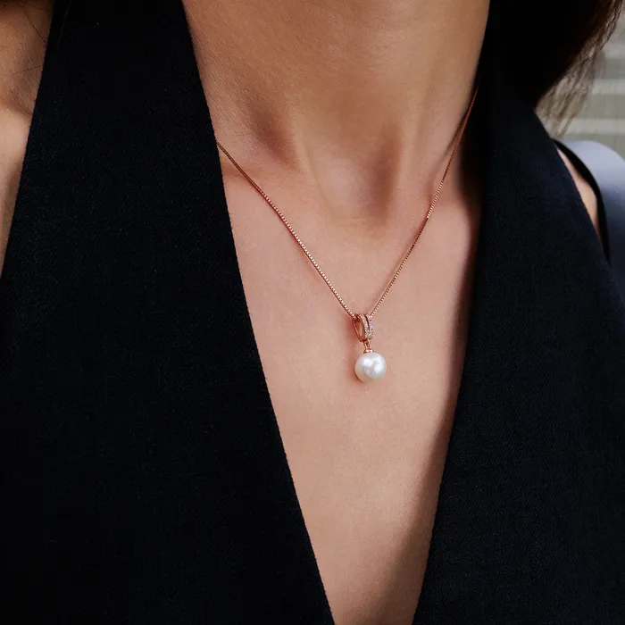 Necklaces Pearly Lustre Elegant Freshwater Pearl Necklace WN00369