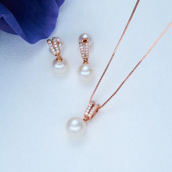 Necklaces Pearly Lustre Elegant Freshwater Pearl Necklace WN00369