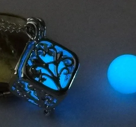 Necklaces POLLY N384 Silver Glow in the Dark Cube Shape Necklace with FREE EARRINGS Necklaces POLLY N384 Silver Glow in the Dark Cube Shape Necklace with FREE EARRINGS