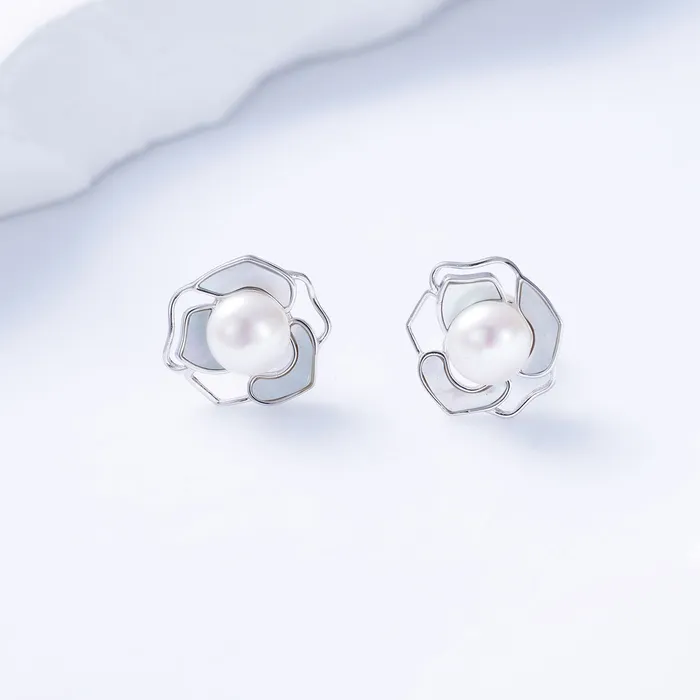 Pearly Lustre Earrings Elegant Freshwater Pearl Earrings WE00410 GARDENS