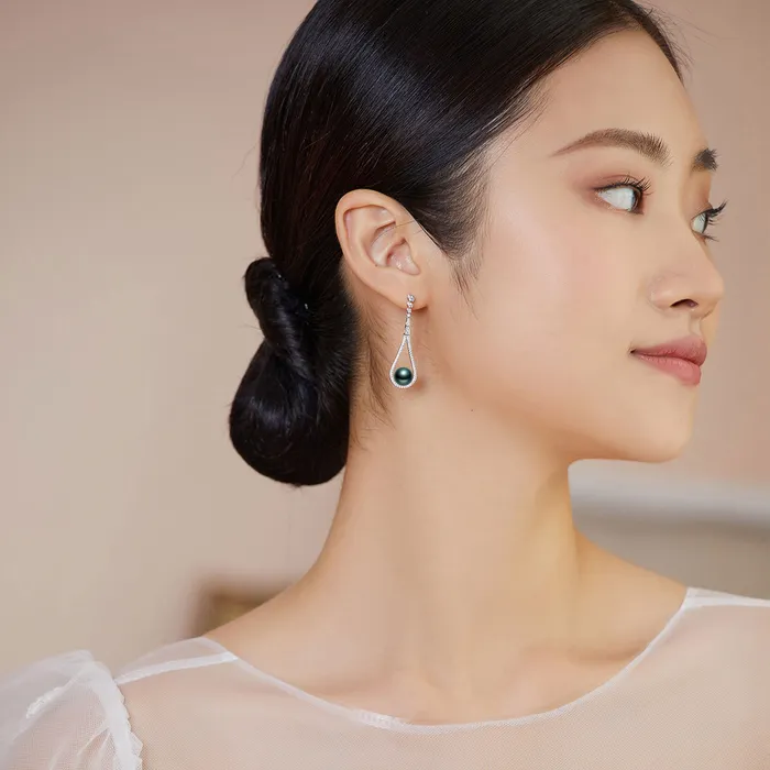 Pearly Lustre Earrings Elegant Tahitian Saltwater Pearl Earrings WE00391