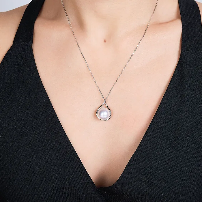Pearly Lustre Necklaces 18K Solid Gold Australian White South Sea Pearl Necklace KN00229