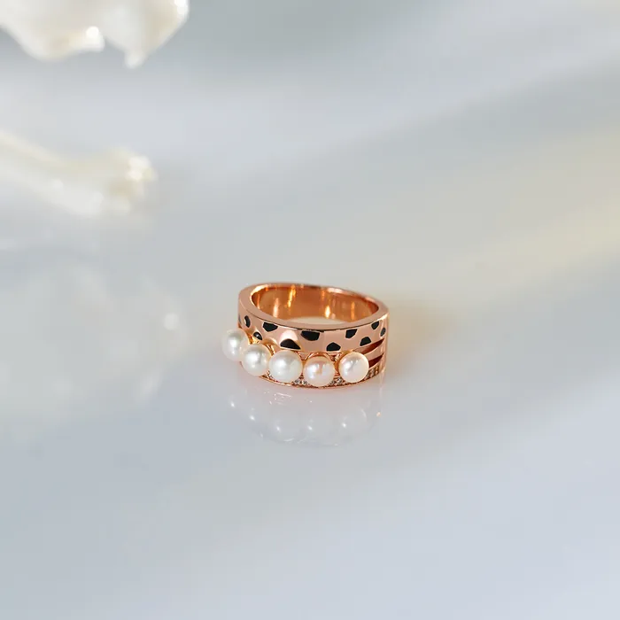 Pearly Lustre Rings Cheetah Print Pearl Ring WR00278 SAFARI