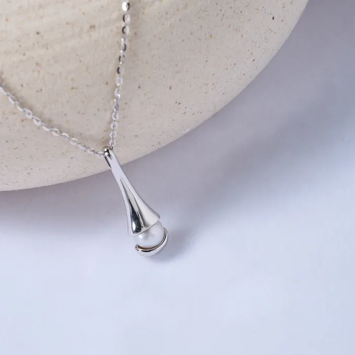 Pearly Lustre Top Grade Freshwater Pearl Necklace WN00694 FLUID Necklaces