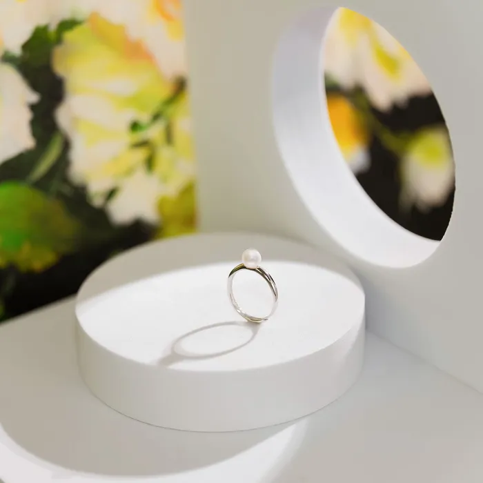 Rings Pearly Lustre Elegant Freshwater Pearl Ring WR00117