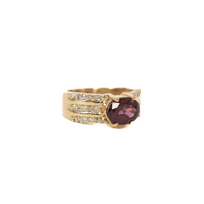 STORE 5a Rings PreOwned Garnet and Diamond Ring